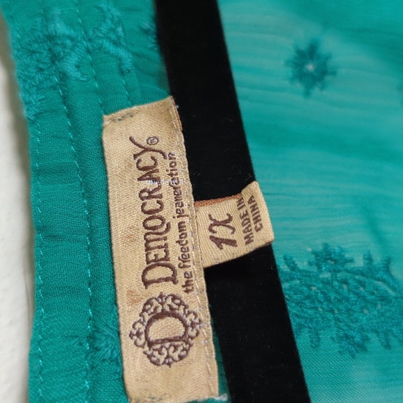 Democracy green sheer embroidered boho tunic-length blouse women's size 1X - Picture 2 of 3